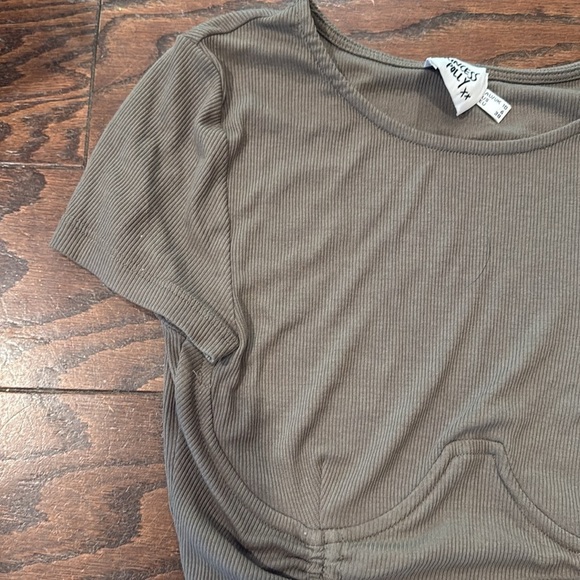 Princess Polly crop top, size 6 - Picture 3 of 6